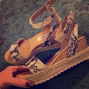 Steve Madden Jewell Snake print sandals 6.5